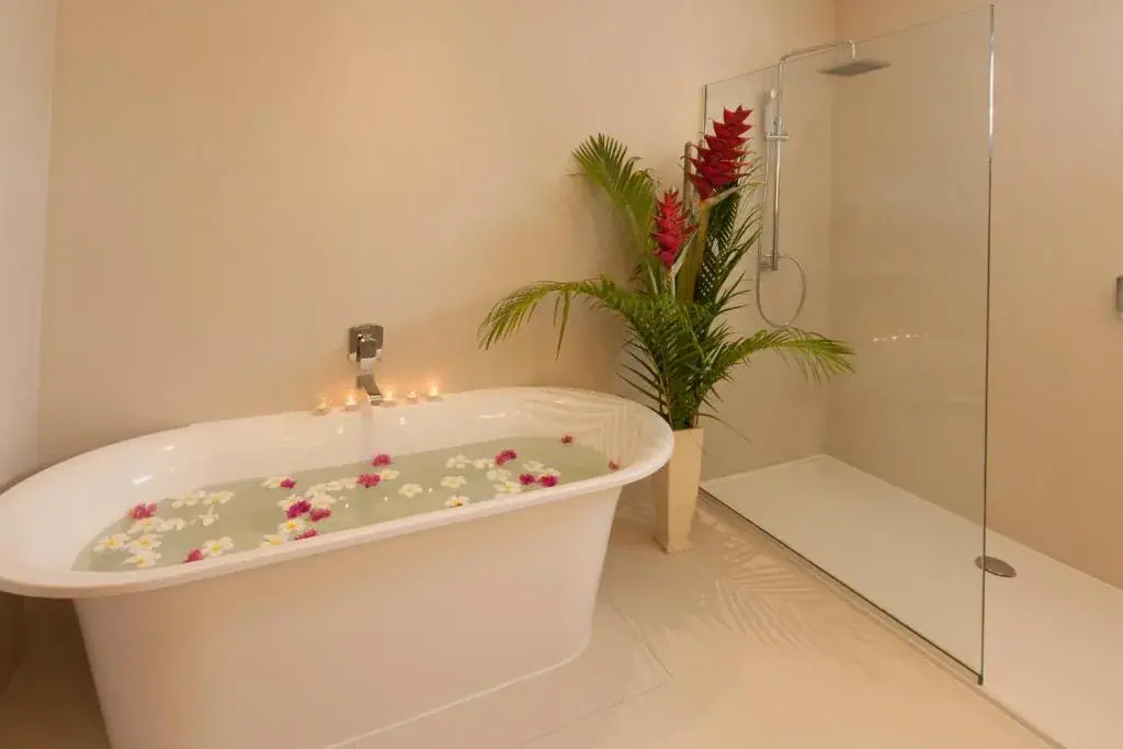 Crystal Blue Lagoon Villas photo 2