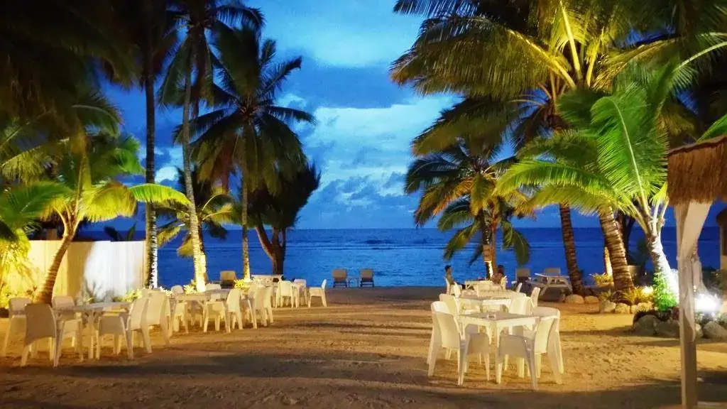 Oceans Restaurant & Bar at Crown Beach Resort & Spa photo 3