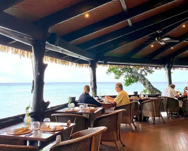 Rapae Bay Restaurant & Black Rock Bar